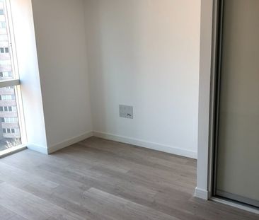 Studio Flat, Pinnacle Apartments, CR0 - Photo 2
