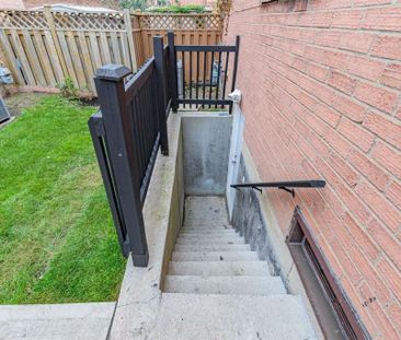 For Lease - 40 Leatherhead Court, Brampton, Ontario - Photo 5