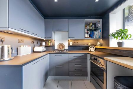 2 bedroom flat to rent - Photo 4