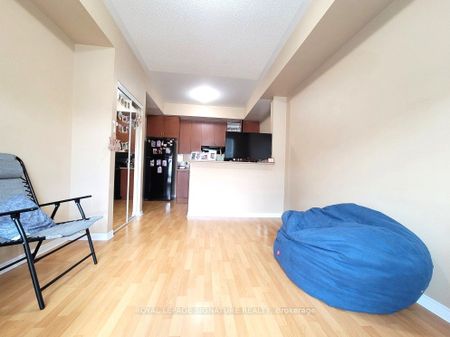 Condo Townhouse For Lease | W8111324 - Photo 4