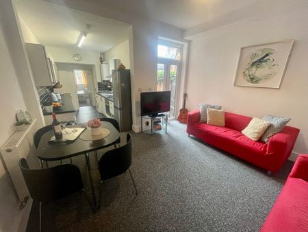 6 Bed Terraced House, Lytham Road, LE2 - Photo 2