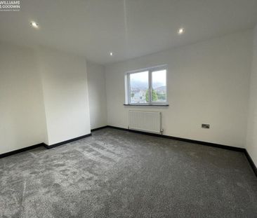 4 bedroom semi-detached house to rent - Photo 2