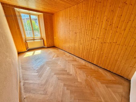 Bright and close to the village center - Photo 2