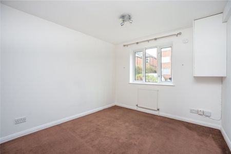 Stow Court, - Photo 3