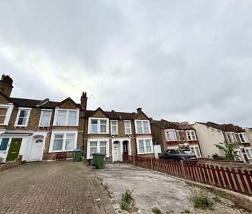 Room in a Shared House, Samuel Street, SE18 - Photo 2