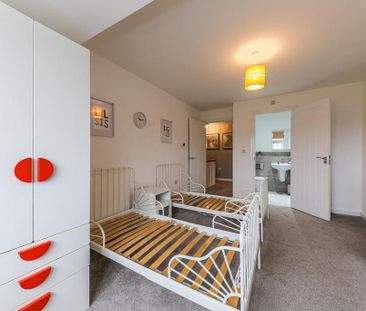 4 bedroom detached house to rent - Photo 2