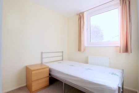 3 bedroom flat to rent - Photo 5