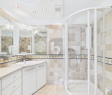 MIT WEITSICHT, MEDITERRANEM FLAIR UND POOL! - Foto 5