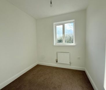 3 bedroom link detached house to rent - Photo 3