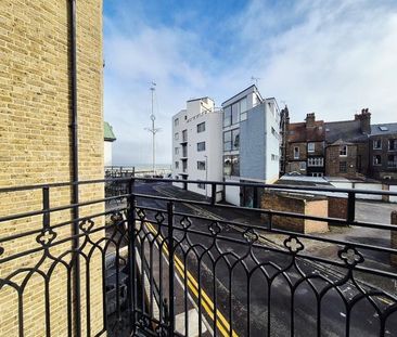 4 bedroom terraced house to rent - Photo 1