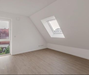 Barrierearme, helle 2,5-Zimmer-DG-Wohnung mit Balkon und Fahrstuhla... - Photo 2