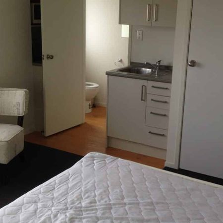 1 Bedroom in Hillcrest - Power and Wifi included - Photo 3