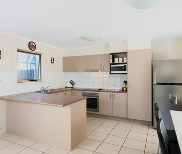 Modern Townhouse in Carseldine!! - Photo 2