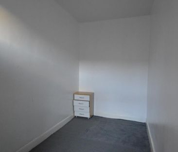 2 bedroom ground floor flat to rent - Photo 4