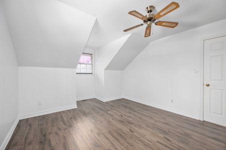 For Lease - 1 Grovepark Street, Richmond Hill, Ontario - Photo 2