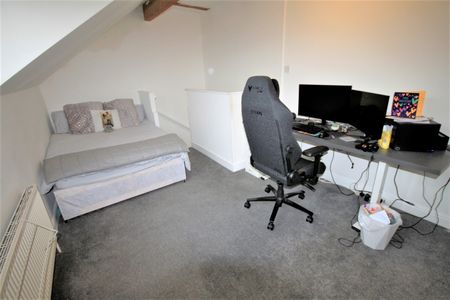 Beulah View, Leeds, West Yorkshire - Photo 5