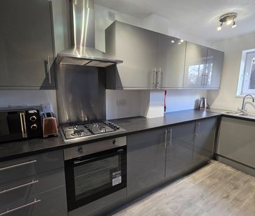 Room in a Shared House, Beeches Bank, S2 - Photo 6