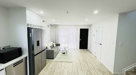 HENDERSON, 3 BEDROOMS - Photo 2