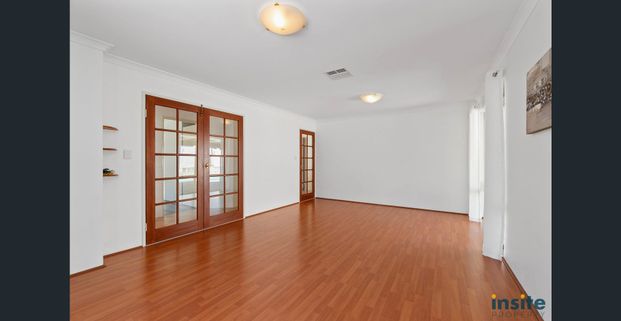 LARGE FAMILY HOME IN CENTRAL ILUKA LOCATION - Photo 1
