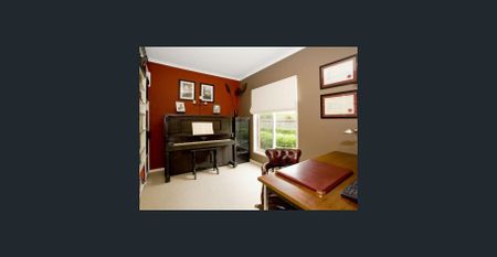 3-Bedroom Townhouse with Study in Prime Location - Photo 4