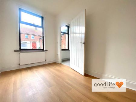 3 bedroom semi-detached house to rent - Photo 2