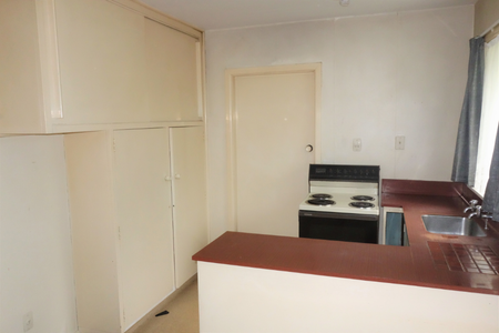 2-Bedroom Flat with Garage - Photo 3