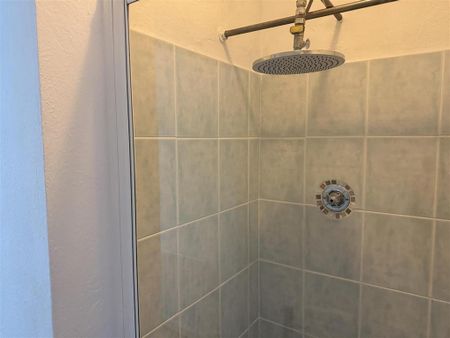 4 bedroom semi-detached house to rent - Photo 4