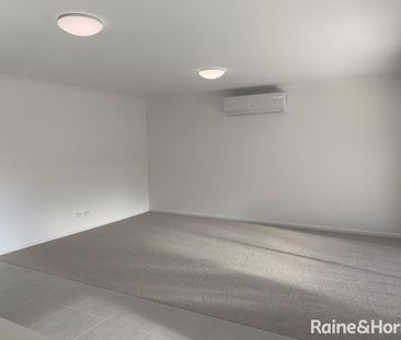 4 Bedroom Family Home with 2 Living Areas! - Photo 4