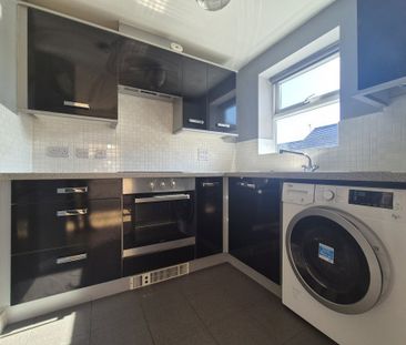 Brett Young Close, Halesowen, B63 - Photo 6