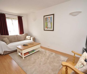 Reynolds Close, London, SW19 - Photo 1