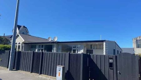 Queens Park - Photo 2