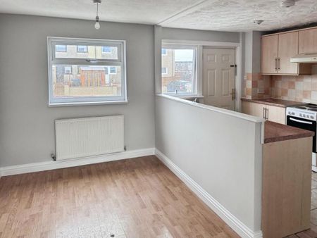 2 bedroom terraced house to rent - Photo 2