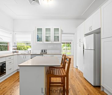 Charming Family Home in Prime Toronto Location - Photo 4