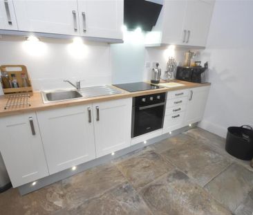 2 bedroom terraced house to rent - Photo 4