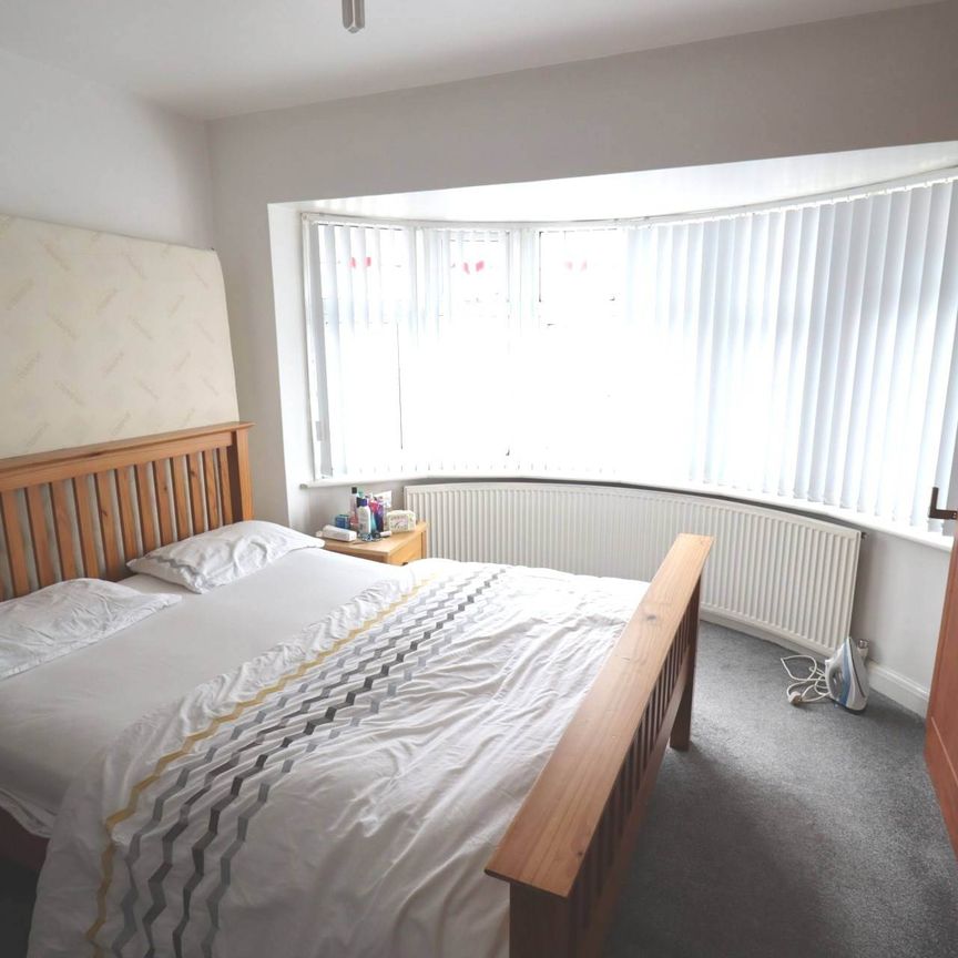 Chairborough Road, High Wycombe - Photo 1