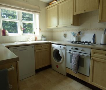 4 bedroom semi-detached house to rent - Photo 6
