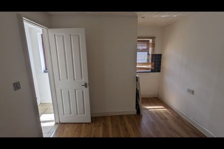 3 Bed Terraced House, North Street, CV2 - Photo 5