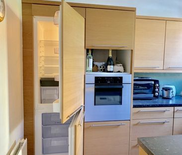 2 Bed Flat, Chilworth Court, SW19 - Photo 6