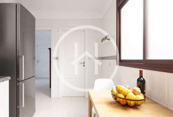 Amplio apartamento de cuatro dormitorios con vistas al mar en Radazul Bajo