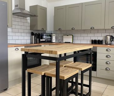 6 Bed (2 Bathroom) Professional Furnished HMO Room 1 - Photo 6