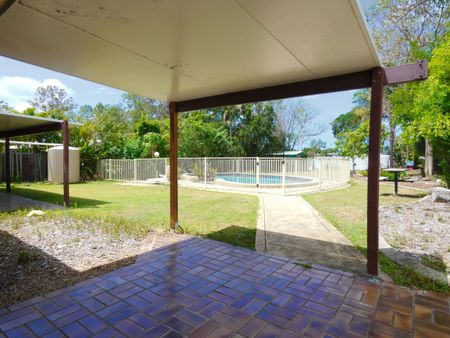 Inground swimming pool on a 1518m² block - Photo 3