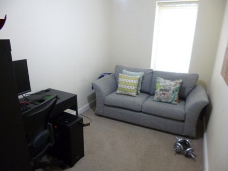 2 bedroom flat to rent - Photo 2