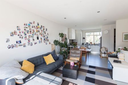 Three-Bedroom Townhouse in an Ideal Location - Photo 2