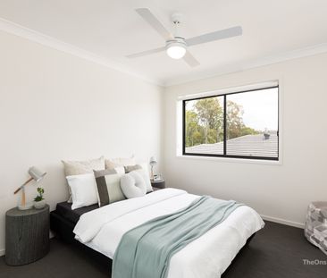 FOUR BEDROOM 2 BATHROOM TOWNHOUSE WITH SINGLE LOCK UP GARAGE & COVE... - Photo 3