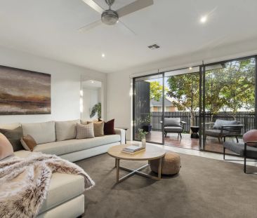 CONTEMPORARY LIFESTYLE ON THE BEACH EDGE! - Photo 2