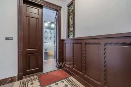 Pronájem elegantního bytu 2+kk s balkonem a krásným výhledem ve Vršovicích - Photo 2