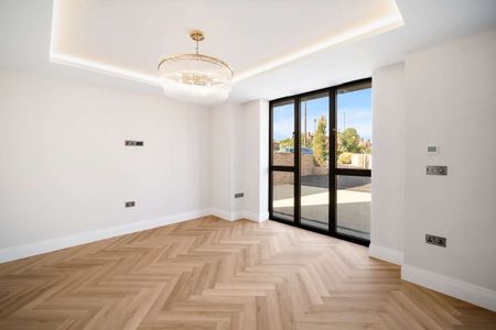 A stunning new build house in Raynes Park. - Photo 2