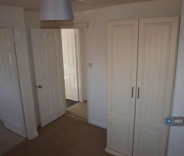 2 bedroom semi-detached house to rent - Photo 2