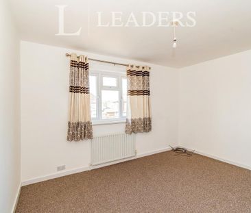 3 bedroom end of terrace house to rent - Photo 1