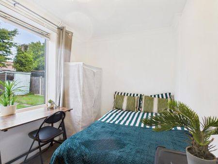 4 bedroom terraced house to rent - Photo 4